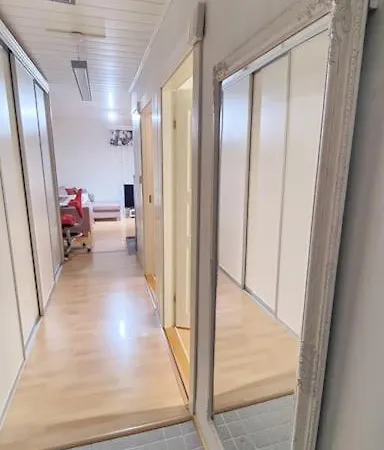 Cozy Retriet Nearby Airport Apartman