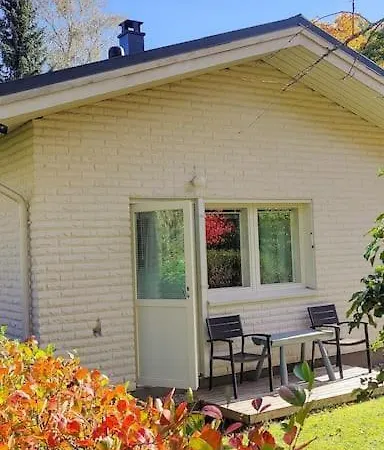 Cozy Retriet Nearby Airport Apartman