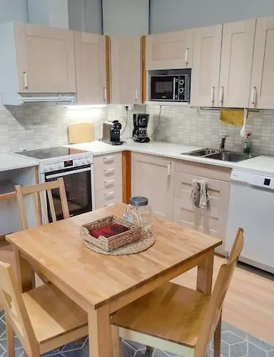 Cozy Retriet Nearby Airport Апартаменты *